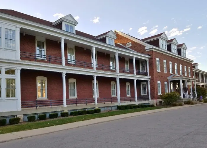 Fort Harrison State Park Inn